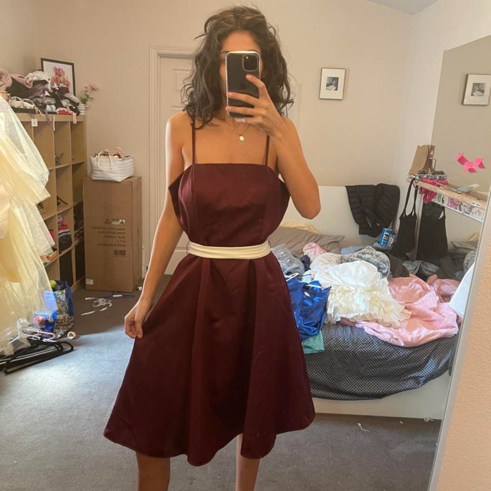 Sleeveless Burgundy Midi Dress with White Waistband
